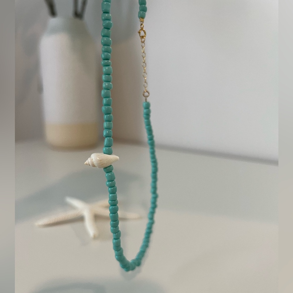 Turquoise Beaded Choker Necklace With Seashell